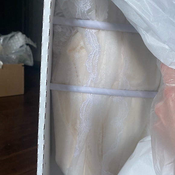 Essense of Australia Gown - Picture 9 of 9